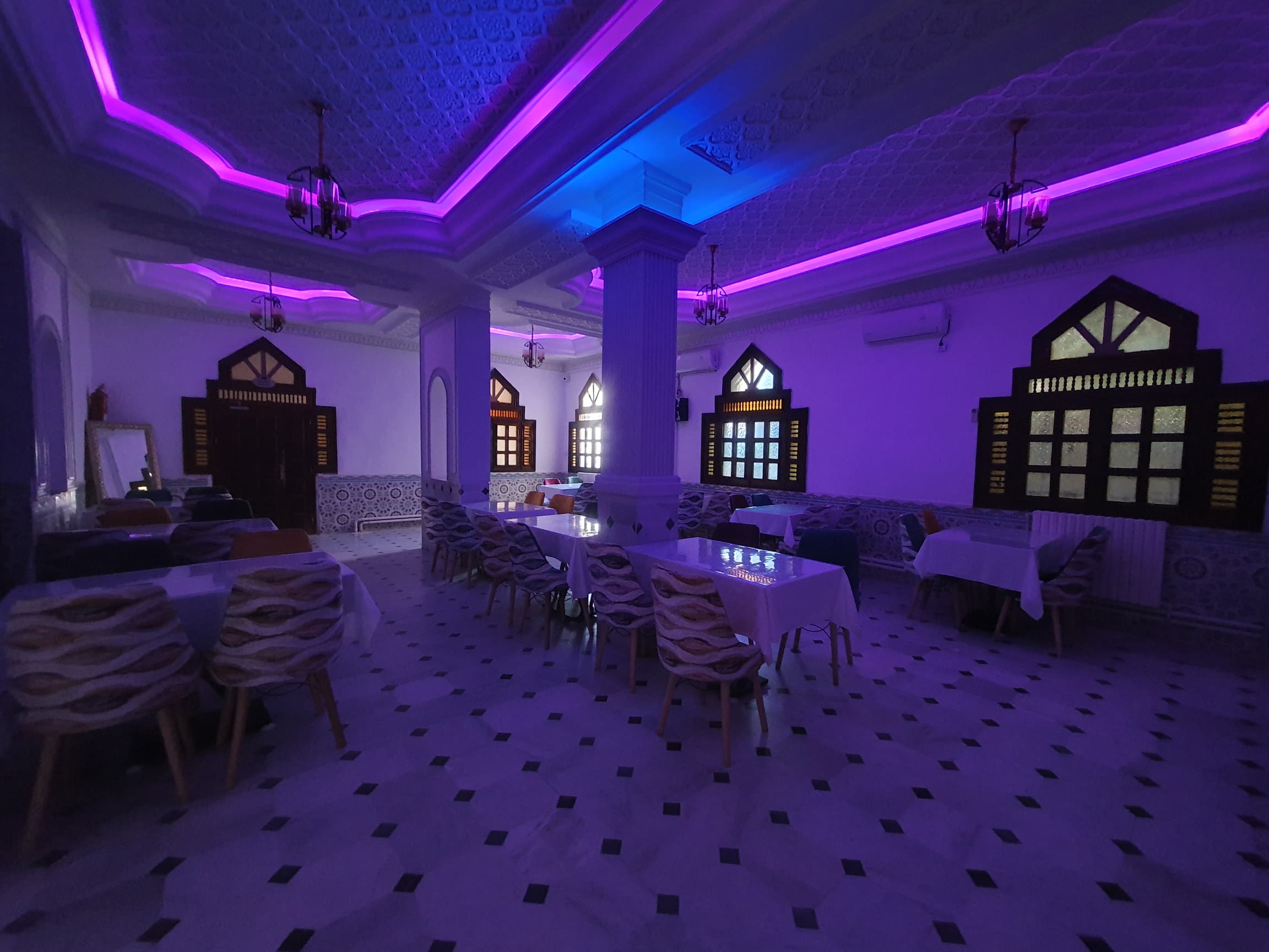 Restaurant 01